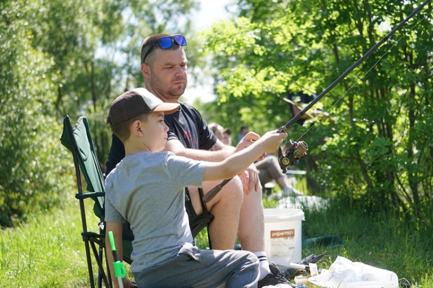 Zawody wędkarskie nad stawem z okazji Dnia Dziecka - czerwiec 2024