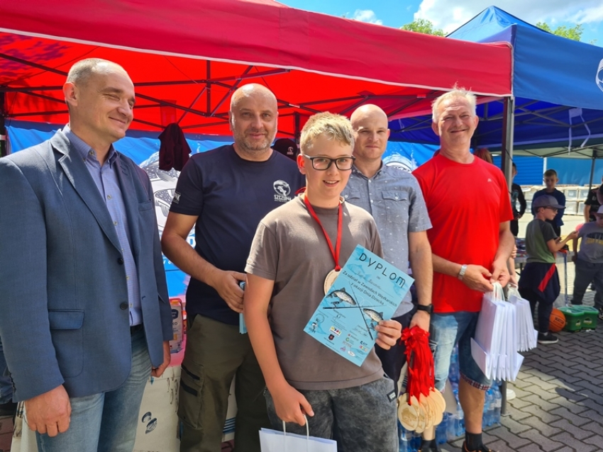 Zawody wędkarskie nad stawem z okazji Dnia Dziecka - czerwiec 2024