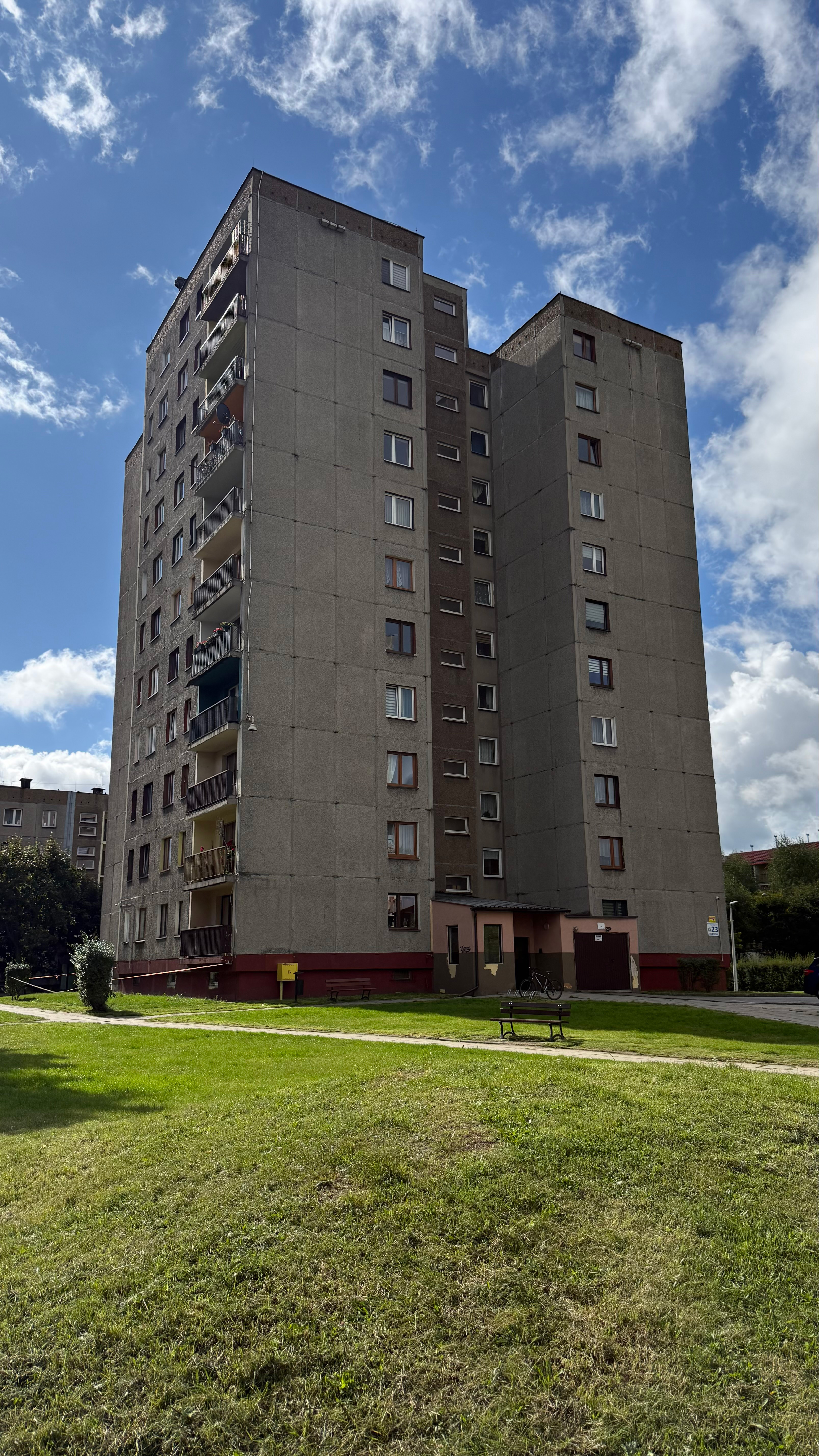 Mieszkanie na sprzedaż - 3 pokoje, dogodna lokalizacja.
